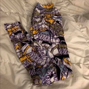 Lularoe sz 2-12 converse print- hard to find!